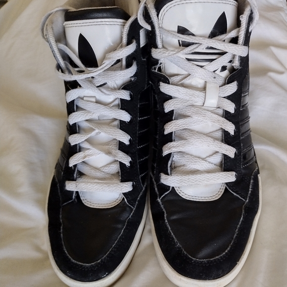 Adidas - Picture 2 of 3